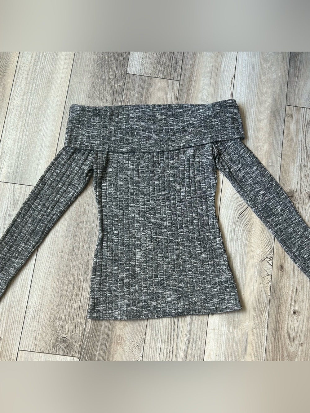 Guess Grey Off-the-Shoulder Ribbed Knit Long Sleeve Top Small